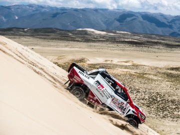 Dakarowa Toyota Hilux na sprzedaż